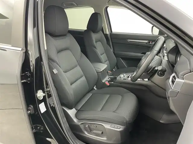 マツダ ＣＸ－５ XD スマートエディション 岡山県 2020(令2)年 1万km ジェットブラックマイカ 純正８インチナビ/（Bluetooth/フルセグTV/CD/DVD）/アラウンドビューモニター/レーダークルーズコントロール/オートハイビーム/シートヒーター/ステアリングヒーター/衝突軽減ブレーキシステム/４ＷＤ　/ブラインドスポットモニター/D席メモリー付きパワーシート/トラフィックサインリコグニション/コーナーセンサー/スマートキー×2/取扱説明書
