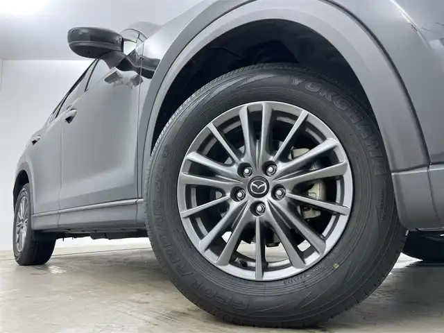 マツダ ＣＸ－５ XD スマートエディション 岡山県 2020(令2)年 1万km ジェットブラックマイカ 純正８インチナビ/（Bluetooth/フルセグTV/CD/DVD）/アラウンドビューモニター/レーダークルーズコントロール/オートハイビーム/シートヒーター/ステアリングヒーター/衝突軽減ブレーキシステム/４ＷＤ　/ブラインドスポットモニター/D席メモリー付きパワーシート/トラフィックサインリコグニション/コーナーセンサー/スマートキー×2/取扱説明書