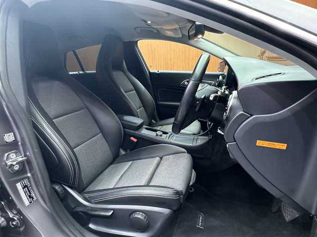 メルセデス・ベンツ ＣＬＡ１８０ Sブレイク AMG スタイル 千葉県 2018(平30)年 4.8万km マウンテングレー レーダーセーフティＰＫＧ　/純正ナビ　/バックカメラ　/ＡＣＣ　/ハーフレザーシート　/シートヒーター　/電動リアゲート　/ＬＥＤヘッドライト　/オートライト　/純正１８インチＡＷ　/ＥＴＣ　/ＢＳＭ　/レーンアシスト