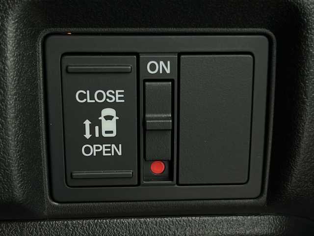 ホンダ Ｎ ＢＯＸ カスタム 愛知県 2024(令6)年 0.3万km プレミアムサンライトホワイトパール 禁煙車/純正９インチナビ/（AM/FM/Bluetooth/フルセグTV)/シーケンシャルウインカー/ホンダセンシング/・衝突軽減ブレーキ/・先行車発進お知らせ機能/・路外逸脱抑制機能/・標識認識機能/・追従式クルーズコントロール/・オートマチックハイビーム/・クリアランスソナー/シートヒーター/左側パワースライドドア/純正14インチアルミホイール/LEDヘッドライト/スマートキー/プッシュスタート/ベンチシート