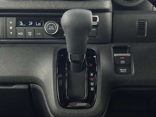 ホンダ Ｎ ＢＯＸ カスタム 愛知県 2024(令6)年 0.3万km プレミアムサンライトホワイトパール 禁煙車/純正９インチナビ/（AM/FM/Bluetooth/フルセグTV)/シーケンシャルウインカー/ホンダセンシング/・衝突軽減ブレーキ/・先行車発進お知らせ機能/・路外逸脱抑制機能/・標識認識機能/・追従式クルーズコントロール/・オートマチックハイビーム/・クリアランスソナー/シートヒーター/左側パワースライドドア/純正14インチアルミホイール/LEDヘッドライト/スマートキー/プッシュスタート/ベンチシート