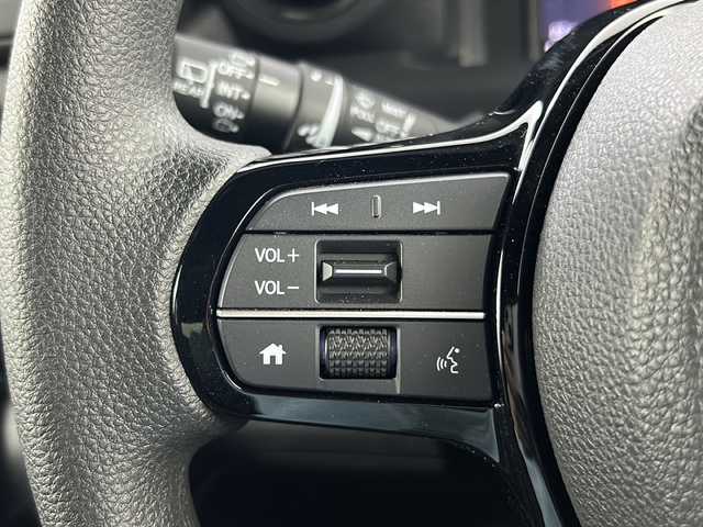 ホンダ Ｎ ＢＯＸ カスタム 愛知県 2024(令6)年 0.3万km プレミアムサンライトホワイトパール 禁煙車/純正９インチナビ/（AM/FM/Bluetooth/フルセグTV)/シーケンシャルウインカー/ホンダセンシング/・衝突軽減ブレーキ/・先行車発進お知らせ機能/・路外逸脱抑制機能/・標識認識機能/・追従式クルーズコントロール/・オートマチックハイビーム/・クリアランスソナー/シートヒーター/左側パワースライドドア/純正14インチアルミホイール/LEDヘッドライト/スマートキー/プッシュスタート/ベンチシート