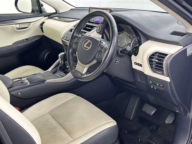 レクサス ＮＸ 300 Iパッケージ 兵庫県 2017(平29)年 4.1万km グラファイトブラックガラスフレーク ・純正ナビ&Bluetooth&CD&DVD&SD&Miracast&USB/・全方位カメラ/・LEXUSsafety/・プリクラッシュセーフティ/・レーンディパーチャーアラート/・ブラインドスポットモニター/・オートマチックハイビーム/・クリアランスソナー/・ステアリングヒーター/・パドルシフト/・レーダークルーズコントロール/・電動パーキングブレーキ/・ビルドインETC2.0/・レザーシート/・ヒートシーター（D席＋N席）/・メモリシート（D席）/・パワーバックドア/・純正フロアマット/・電動リアゲート/・純正19インチアルミホイール/・スマートキー/・3眼LEDヘッドライト/・オートライト/・オートマチックハイビーム/・Wエアバッグ/・カーテンエアバッグ/・アイドリングストップ