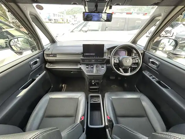 ホンダ ステップワゴン スパーダ eHEV 福岡県 2022(令4)年 4.7万km クリスタルブラックパール ホンダセンシング純正11.4型ナビ（CD/DVD/フルセグ/BT）純正15.6型フリップダウンモニター両側パワースライドドアアダブティプクルーズコントロールアラウンドビューモニターデジタルインナーミラーパワーバックドアハーフレザーシート前席シートヒーターLEDヘッドライトオートライト純正AWパドルシフトETC