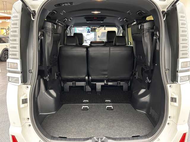 トヨタ ヴォクシー ZS 煌Ⅱ 愛媛県 2020(令2)年 5万km ホワイトパールクリスタルシャイン ・ワンオーナー/・純正ナビ(NSZN-Z68T)/(フルセグ/CD/DVD/BT)/・トヨタセーフティセンス/・純正フリップダウンモニター/・両側パワースライドドア/・バックカメラ/・前後ドライブレコーダー(DC-DR652)/・サイドサンシェード/・純正16インチアルミホイール/・純正フロアマット/・革製シートカバー/・ステアリングリモコン/・ドアバイザー/・ビルトインETC/・スペアキー/・取扱説明書/・保証書
