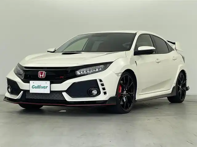 ホンダ シビック タイプR 群馬県 2017(平29)年 2.2万km チャンピオンシップホワイト 6速MT/Strada7インチナビ/・AM/FM/CD/DVD/Blu-ray/SD/Bluetooth/フルセグTV/バックカメラ/TYPE R専用設計/・フロントグリル/・エアロダイナミクスカラードバンパー（フロント/リア）/・カーボン調フロントスポイラー/・ピアノブラック大型リアスポイラー/・カラードボルテックスジェネレーター/・カーボン調サイドシルガーニッシュ/・アダプティブダンパーシステム/・サスペンション（フロント：デュアルアクシスストラット リア：マルチリンク）/専用20インチアルミホイール/Honda TYPE Rシート（フロント）/ドライブレコーダー/クルーズコントロール/純正ビルトインETC/LEDヘッドランプ