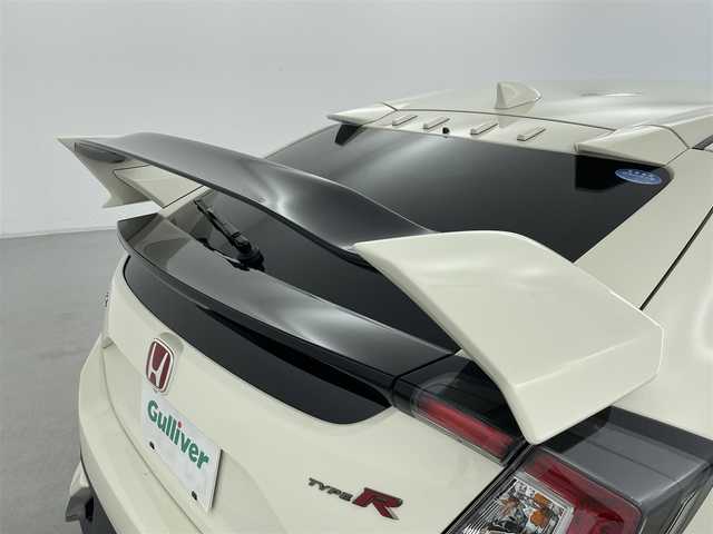 ホンダ シビック タイプR 群馬県 2017(平29)年 2.2万km チャンピオンシップホワイト 6速MT/Strada7インチナビ/・AM/FM/CD/DVD/Blu-ray/SD/Bluetooth/フルセグTV/バックカメラ/TYPE R専用設計/・フロントグリル/・エアロダイナミクスカラードバンパー（フロント/リア）/・カーボン調フロントスポイラー/・ピアノブラック大型リアスポイラー/・カラードボルテックスジェネレーター/・カーボン調サイドシルガーニッシュ/・アダプティブダンパーシステム/・サスペンション（フロント：デュアルアクシスストラット リア：マルチリンク）/専用20インチアルミホイール/Honda TYPE Rシート（フロント）/ドライブレコーダー/クルーズコントロール/純正ビルトインETC/LEDヘッドランプ