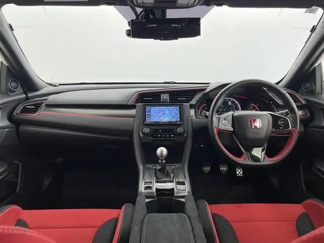 ホンダ シビック タイプR 群馬県 2017(平29)年 2.2万km チャンピオンシップホワイト 6速MT/Strada7インチナビ/・AM/FM/CD/DVD/Blu-ray/SD/Bluetooth/フルセグTV/バックカメラ/TYPE R専用設計/・フロントグリル/・エアロダイナミクスカラードバンパー（フロント/リア）/・カーボン調フロントスポイラー/・ピアノブラック大型リアスポイラー/・カラードボルテックスジェネレーター/・カーボン調サイドシルガーニッシュ/・アダプティブダンパーシステム/・サスペンション（フロント：デュアルアクシスストラット リア：マルチリンク）/専用20インチアルミホイール/Honda TYPE Rシート（フロント）/ドライブレコーダー/クルーズコントロール/純正ビルトインETC/LEDヘッドランプ