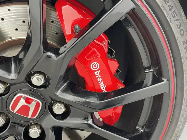 ホンダ シビック タイプR 群馬県 2017(平29)年 2.2万km チャンピオンシップホワイト 6速MT/Strada7インチナビ/・AM/FM/CD/DVD/Blu-ray/SD/Bluetooth/フルセグTV/バックカメラ/TYPE R専用設計/・フロントグリル/・エアロダイナミクスカラードバンパー（フロント/リア）/・カーボン調フロントスポイラー/・ピアノブラック大型リアスポイラー/・カラードボルテックスジェネレーター/・カーボン調サイドシルガーニッシュ/・アダプティブダンパーシステム/・サスペンション（フロント：デュアルアクシスストラット リア：マルチリンク）/専用20インチアルミホイール/Honda TYPE Rシート（フロント）/ドライブレコーダー/クルーズコントロール/純正ビルトインETC/LEDヘッドランプ