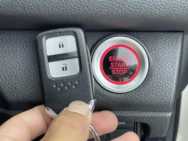 ホンダ シビック タイプR 群馬県 2017(平29)年 2.2万km チャンピオンシップホワイト 6速MT/Strada7インチナビ/・AM/FM/CD/DVD/Blu-ray/SD/Bluetooth/フルセグTV/バックカメラ/TYPE R専用設計/・フロントグリル/・エアロダイナミクスカラードバンパー（フロント/リア）/・カーボン調フロントスポイラー/・ピアノブラック大型リアスポイラー/・カラードボルテックスジェネレーター/・カーボン調サイドシルガーニッシュ/・アダプティブダンパーシステム/・サスペンション（フロント：デュアルアクシスストラット リア：マルチリンク）/専用20インチアルミホイール/Honda TYPE Rシート（フロント）/ドライブレコーダー/クルーズコントロール/純正ビルトインETC/LEDヘッドランプ
