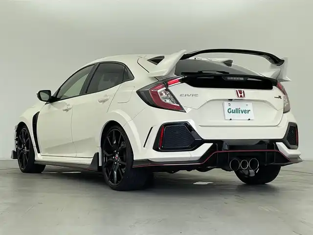 ホンダ シビック タイプR 群馬県 2017(平29)年 2.2万km チャンピオンシップホワイト 6速MT/Strada7インチナビ/・AM/FM/CD/DVD/Blu-ray/SD/Bluetooth/フルセグTV/バックカメラ/TYPE R専用設計/・フロントグリル/・エアロダイナミクスカラードバンパー（フロント/リア）/・カーボン調フロントスポイラー/・ピアノブラック大型リアスポイラー/・カラードボルテックスジェネレーター/・カーボン調サイドシルガーニッシュ/・アダプティブダンパーシステム/・サスペンション（フロント：デュアルアクシスストラット リア：マルチリンク）/専用20インチアルミホイール/Honda TYPE Rシート（フロント）/ドライブレコーダー/クルーズコントロール/純正ビルトインETC/LEDヘッドランプ