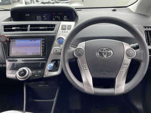 トヨタ プリウス α S 島根県 2015(平27)年 14.1万km シルバーM 純正ナビ（NSCP-W64)/AM/FM/BT/ワンセグTV/バックカメラ/ビルトインETC/前後ドライブレコーダー/純正16インチアルミホイール/ウィンカーミラー/アイドリングストップ/横滑り防止装置/フォグライト/オートライト/プッシュエンジンスタート/純正フロアマット/ドアバイザー