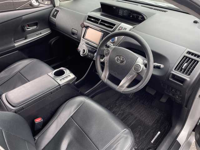 トヨタ プリウス α S 島根県 2015(平27)年 14.1万km シルバーM 純正ナビ（NSCP-W64)/AM/FM/BT/ワンセグTV/バックカメラ/ビルトインETC/前後ドライブレコーダー/純正16インチアルミホイール/ウィンカーミラー/アイドリングストップ/横滑り防止装置/フォグライト/オートライト/プッシュエンジンスタート/純正フロアマット/ドアバイザー