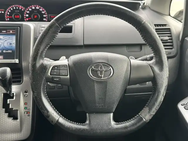 トヨタ ヴォクシー ZS 煌Z 道北・旭川 2013(平25)年 11万km ブラック (株)IDOMが運営する【じしゃロン旭川店】の自社ローン専用車両になります。こちらは現金またはオートローンご利用時の価格です。自社ローンご希望の方は別途その旨お申付け下さい/　/・純正ナビ(CD/DVD/BT/HDD/SD/フルセグ)/・バックカメラ/・ETC/・ドライブレコーダー/・ステアリングリモコン/・両側パワースライドドア/・積込スタッドレスタイヤ 社外AW 195/65R15/・プッシュスタート/・スマートキー2個/・フォグランプ/・取扱説明書