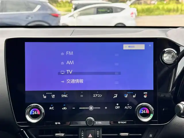 レクサス ＮＸ 250 バージョンL 宮城県 2023(令5)年 1.1万km ソニッククォーツ ムーンルーフ/デジタルインナーミラー/＝＝＝/セーフティシステムプラス/・プリクラッシュセーフティ/・レーンディパーチャーアラート/・レーントレーシングアシスト/・レーダークルーズコントロール/・ロードサインアシスト/・発進遅れ告知機能/・ドライバー異常時対応システム/・プロアクティブドライビングアシスト/・アダプティブハイビームシステム/・緊急時操舵支援/・フロントクロストラフィックアラート/・レーンチェンジアシスト/ブラインドスポットモニター/パーキングサポートブレーキ（前後方静止物/後方接近車両/後方歩行者）/カラーヘッドアップディスプレイ/14インチディスプレイオーディオプラス/・車載ナビ/・Bluetooth/パノラミックビューモニター/ビルトインETC2.0/ドライブレコーダー/AC100V/100W/ハンズフリーパワーバックドア/革シート/ステアヒーター/シートヒーター（前席/後席）/ベンチレーション（前席）/パワーシート（運転席メモリー機能付）/後席電動格納機能/3眼フルLEDヘッドランプ