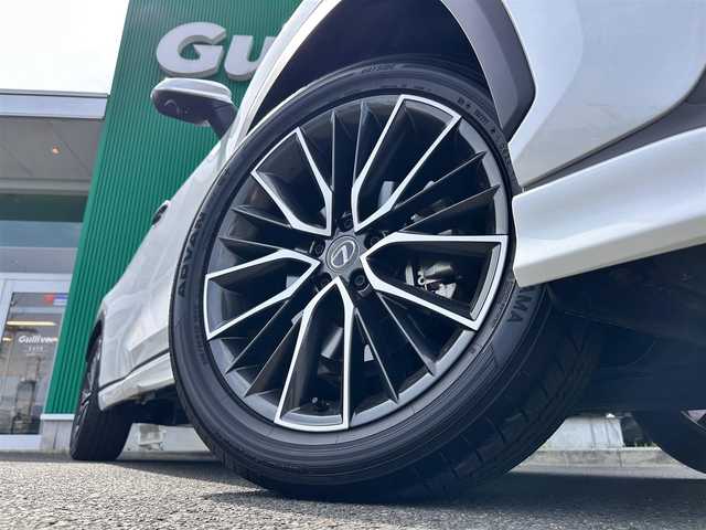 レクサス ＮＸ 250 バージョンL 神奈川県 2023(令5)年 1.1万km ソニッククォーツ 14インチディスプレイオーディオプラス/　・全方位カメラ/　・フルセグTV/BT/AppleCarPlay/AndroidAuto/OP/　・純正エアロ/　・ムーンルーフ/Lexus Safety System ＋/　・レーンディパーチャーアラート/　・レーントレーシングアシスト/　・レーダークルーズコントロール/　・ロードサインアシスト/　・発進遅れ告知機能/　・ドライバー異常時対応システム/　・プロアクティブドライビングアシスト/本革シート/　・前席シートベンチレーション＋シートヒーター/　・後席シートヒーター/ビルトインETC2.0/前後ドライブレコーダー/AC100V/100W/ハンズフリーパワーバックドア/スマートキー×3