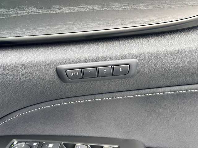 レクサス ＮＸ 250 バージョンL 神奈川県 2023(令5)年 1.1万km ソニッククォーツ 14インチディスプレイオーディオプラス/　・全方位カメラ/　・フルセグTV/BT/AppleCarPlay/AndroidAuto/OP/　・純正エアロ/　・ムーンルーフ/Lexus Safety System ＋/　・レーンディパーチャーアラート/　・レーントレーシングアシスト/　・レーダークルーズコントロール/　・ロードサインアシスト/　・発進遅れ告知機能/　・ドライバー異常時対応システム/　・プロアクティブドライビングアシスト/本革シート/　・前席シートベンチレーション＋シートヒーター/　・後席シートヒーター/ビルトインETC2.0/前後ドライブレコーダー/AC100V/100W/ハンズフリーパワーバックドア/スマートキー×3