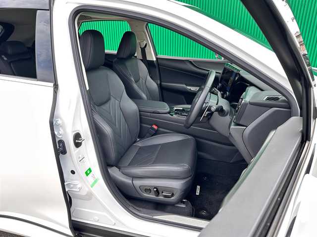 レクサス ＮＸ 250 バージョンL 神奈川県 2023(令5)年 1.1万km ソニッククォーツ 14インチディスプレイオーディオプラス/　・全方位カメラ/　・フルセグTV/BT/AppleCarPlay/AndroidAuto/OP/　・純正エアロ/　・ムーンルーフ/Lexus Safety System ＋/　・レーンディパーチャーアラート/　・レーントレーシングアシスト/　・レーダークルーズコントロール/　・ロードサインアシスト/　・発進遅れ告知機能/　・ドライバー異常時対応システム/　・プロアクティブドライビングアシスト/本革シート/　・前席シートベンチレーション＋シートヒーター/　・後席シートヒーター/ビルトインETC2.0/前後ドライブレコーダー/AC100V/100W/ハンズフリーパワーバックドア/スマートキー×3