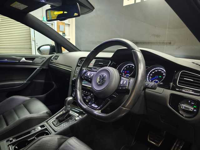 フォルクスワーゲン ゴルフ Ｒ 群馬県 2016(平28)年 6.3万km ディープブラックパールエフェクト 黒革シート/バックカメラ/TSW19インチAW/ACC/ブラインドスポットアシスト/レーンキープアシスト/純正ナビ/運転席パワーシート/前席シートヒーター/パークアシスト/ETC2.0/スマートキー