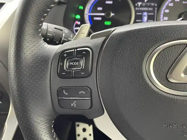 レクサス ＮＸ 300h Fスポーツ 熊本県 2014(平26)年 5.4万km ブラック サンルーフ　/純正ナビ（ＣＤ・ＤＶＤ・フルセグ・ＢＴ・ＳＤ・ＵＳＢ）/純正前方ドライブレコーダー　/全周囲カメラ　/ＥＴＣ　/レーダークルーズコントロール　/前後クリアランスソナー/ブラインドスポットモニター　/前席エアーシート　/前後シートヒーター/ステアリングヒーター/衝突軽減ブレーキ/横滑り防止/純正フロアマット/純正１８インチAW/オートライト/三眼LEDヘッドライト/フォグライト/スマートキー/プッシュスタート