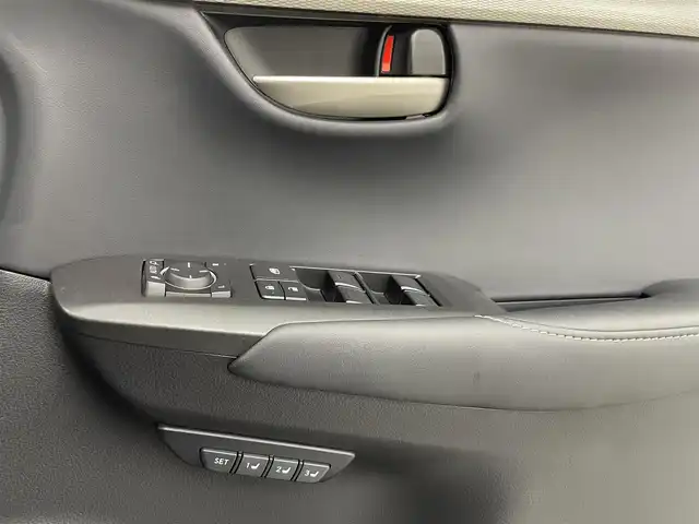レクサス ＮＸ 300h Fスポーツ 熊本県 2014(平26)年 5.4万km ブラック サンルーフ　/純正ナビ（ＣＤ・ＤＶＤ・フルセグ・ＢＴ・ＳＤ・ＵＳＢ）/純正前方ドライブレコーダー　/全周囲カメラ　/ＥＴＣ　/レーダークルーズコントロール　/前後クリアランスソナー/ブラインドスポットモニター　/前席エアーシート　/前後シートヒーター/ステアリングヒーター/衝突軽減ブレーキ/横滑り防止/純正フロアマット/純正１８インチAW/オートライト/三眼LEDヘッドライト/フォグライト/スマートキー/プッシュスタート