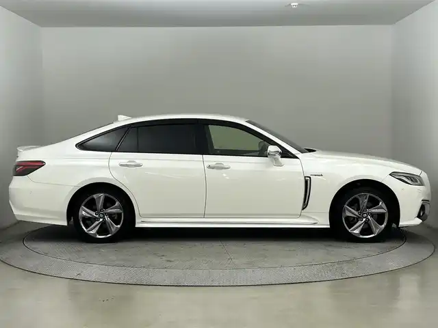 トヨタ クラウン ハイブリッド RS アドバンス Four 道央・札幌 2018(平30)年 6.6万km ホワイトパールクリスタルシャイン ・4WD/・衝突被害軽減ブレーキ/・レーンキープアシスト/・レーダークルーズコントロール/・オートハイビーム/・ブラインドスポットモニター/・メーカーナビ/【フルセグ/BT/CD/DVD】/・全方位カメラ/・シートベンチレーション/・純正エンジンスターター/・パドルシフト/・ステアリングスイッチ/・純正ドライブレコーダー/・オートブレーキホールド/・積込純正17インチAW付冬タイヤ/【215/55R17残5mm】