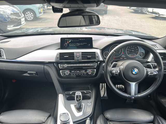 ＢＭＷ ３２０ｉ Mスポーツ 宮崎県 2017(平29)年 9.2万km サファイアブラックP 純正ＨＤＤナビ　Ｂｌｕｅｔｏｏｔｈ接続　ＣＤ再生　バックカメラ、運転席助手席パワーシート　ＥＴＣ、ＢＳＭ　前方ドライブレコーダー　純正アルミホイール１８インチ　純正フロアマット