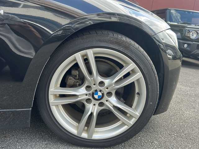 ＢＭＷ ３２０ｉ Mスポーツ 宮崎県 2017(平29)年 9.2万km サファイアブラックP 純正ＨＤＤナビ　Ｂｌｕｅｔｏｏｔｈ接続　ＣＤ再生　バックカメラ、運転席助手席パワーシート　ＥＴＣ、ＢＳＭ　前方ドライブレコーダー　純正アルミホイール１８インチ　純正フロアマット