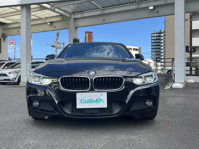 ＢＭＷ ３２０ｉ Mスポーツ 宮崎県 2017(平29)年 9.2万km サファイアブラックP 純正ＨＤＤナビ　Ｂｌｕｅｔｏｏｔｈ接続　ＣＤ再生　バックカメラ、運転席助手席パワーシート　ＥＴＣ、ＢＳＭ　前方ドライブレコーダー　純正アルミホイール１８インチ　純正フロアマット