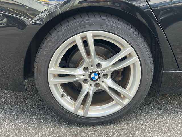 ＢＭＷ ３２０ｉ Mスポーツ 宮崎県 2017(平29)年 9.2万km サファイアブラックP 純正ＨＤＤナビ　Ｂｌｕｅｔｏｏｔｈ接続　ＣＤ再生　バックカメラ、運転席助手席パワーシート　ＥＴＣ、ＢＳＭ　前方ドライブレコーダー　純正アルミホイール１８インチ　純正フロアマット