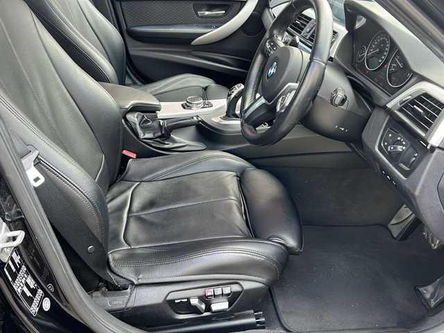 ＢＭＷ ３２０ｉ Mスポーツ 宮崎県 2017(平29)年 9.2万km サファイアブラックP 純正ＨＤＤナビ　Ｂｌｕｅｔｏｏｔｈ接続　ＣＤ再生　バックカメラ、運転席助手席パワーシート　ＥＴＣ、ＢＳＭ　前方ドライブレコーダー　純正アルミホイール１８インチ　純正フロアマット