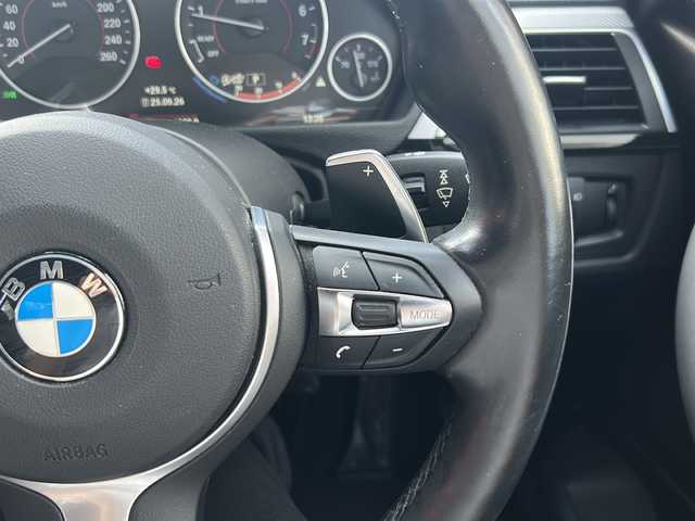 ＢＭＷ ３２０ｉ Mスポーツ 宮崎県 2017(平29)年 9.2万km サファイアブラックP 純正ＨＤＤナビ　Ｂｌｕｅｔｏｏｔｈ接続　ＣＤ再生　バックカメラ、運転席助手席パワーシート　ＥＴＣ、ＢＳＭ　前方ドライブレコーダー　純正アルミホイール１８インチ　純正フロアマット