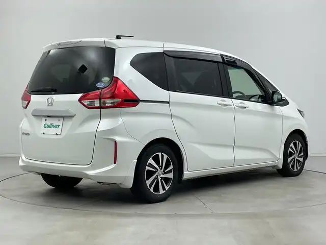 ホンダ フリード G ホンダセンシング 新潟県 2017(平29)年 2.3万km ホワイトオーキッドパール 純正ナビ/ワンセグTV/Bluetooth/CD/DVD//バックカメラ/両側パワースライドドア/3列シート/ETC/純正フロアマット/純正アルミホイール/LEDヘッドライト/プッシュスタート/スマートキー/スペアキー