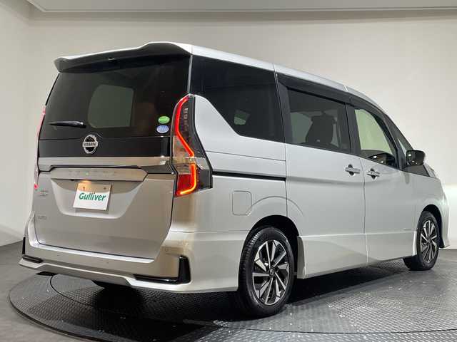 日産 セレナ ハイウェイスター V 愛媛県 2021(令3)年 3.7万km ブリリアントシルバー 純正10インチナビ/Bluetooth/フルセグ/USB/バックカメラ/プロパイロット/フリップダウンモニター/両側電動スライドドア/衝突被害軽減ブレーキ/レーンキープアシスト/前後コーナーセンサー/ブラインドスポットモニター/LEDヘッドライト/オートライト/ウォークスルー/プッシュスタート/電動格納ミラー/保証書