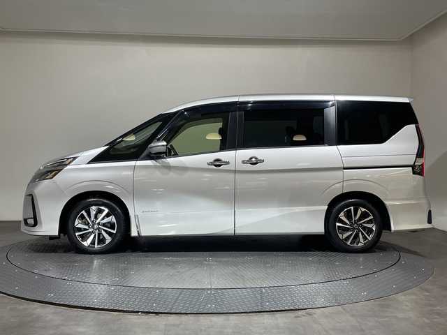 日産 セレナ ハイウェイスター V 愛媛県 2021(令3)年 3.7万km ブリリアントシルバー 純正10インチナビ/Bluetooth/フルセグ/USB/バックカメラ/プロパイロット/フリップダウンモニター/両側電動スライドドア/衝突被害軽減ブレーキ/レーンキープアシスト/前後コーナーセンサー/ブラインドスポットモニター/LEDヘッドライト/オートライト/ウォークスルー/プッシュスタート/電動格納ミラー/保証書