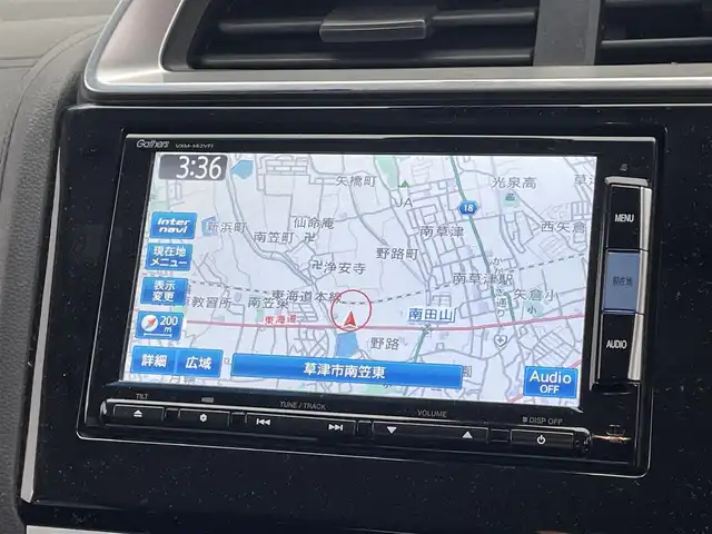 ホンダ フィット ハイブリット Lパッケージ 滋賀県 2013(平25)年 9.9万km ティンテッドシルバーM 純正SDナビ/【USB/Bluetooth/フルセグ】/クルーズコントロール/バックカメラ/LEDヘッドライト/オートライト/ビルトインETC/衝突軽減ブレーキ/プッシュスタート/スマートキー/ステアリングリモコン