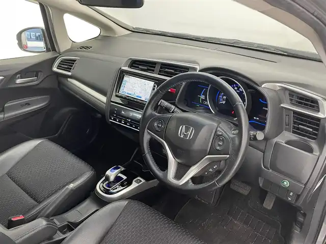 ホンダ フィット ハイブリット Lパッケージ 滋賀県 2013(平25)年 9.9万km ティンテッドシルバーM 純正SDナビ/【USB/Bluetooth/フルセグ】/クルーズコントロール/バックカメラ/LEDヘッドライト/オートライト/ビルトインETC/衝突軽減ブレーキ/プッシュスタート/スマートキー/ステアリングリモコン