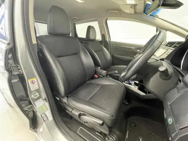 ホンダ フィット ハイブリット Lパッケージ 滋賀県 2013(平25)年 9.9万km ティンテッドシルバーM 純正SDナビ/【USB/Bluetooth/フルセグ】/クルーズコントロール/バックカメラ/LEDヘッドライト/オートライト/ビルトインETC/衝突軽減ブレーキ/プッシュスタート/スマートキー/ステアリングリモコン