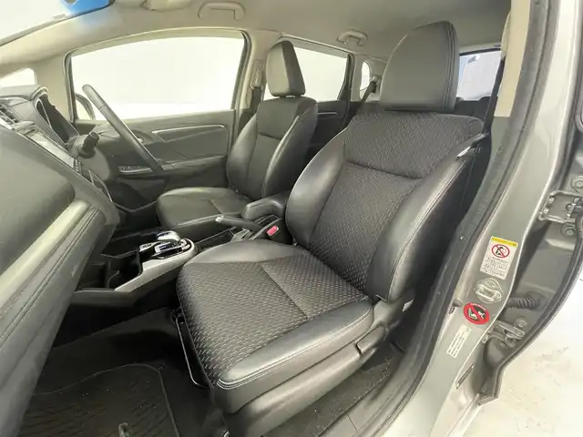 ホンダ フィット ハイブリット Lパッケージ 滋賀県 2013(平25)年 9.9万km ティンテッドシルバーM 純正SDナビ/【USB/Bluetooth/フルセグ】/クルーズコントロール/バックカメラ/LEDヘッドライト/オートライト/ビルトインETC/衝突軽減ブレーキ/プッシュスタート/スマートキー/ステアリングリモコン