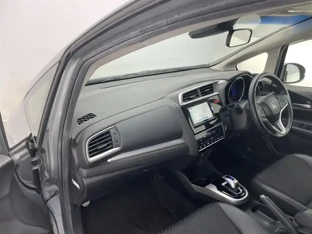 ホンダ フィット ハイブリット Lパッケージ 滋賀県 2013(平25)年 9.9万km ティンテッドシルバーM 純正SDナビ/【USB/Bluetooth/フルセグ】/クルーズコントロール/バックカメラ/LEDヘッドライト/オートライト/ビルトインETC/衝突軽減ブレーキ/プッシュスタート/スマートキー/ステアリングリモコン