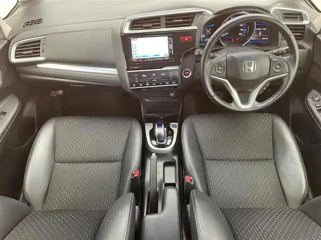 ホンダ フィット ハイブリット Lパッケージ 滋賀県 2013(平25)年 9.9万km ティンテッドシルバーM 純正SDナビ/【USB/Bluetooth/フルセグ】/クルーズコントロール/バックカメラ/LEDヘッドライト/オートライト/ビルトインETC/衝突軽減ブレーキ/プッシュスタート/スマートキー/ステアリングリモコン