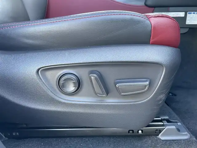 トヨタ ランドクルーザー GRスポーツ 栃木県 2024(令6)年 1.4万km プレシャスホワイトパール Toyota Safety Sense/・プリクラッシュセーフティ（歩行者［昼夜］・自転車運転者［昼］検知機能付衝突回避支援タイプ/ミリ波レーダー＋単眼カメラ方式）/・レーントレーシングアシスト［LTA］/・レーンディパーチャーアラート［LDA］/・ドライバー異常時対応システム/・レーダークルーズコントロール(全車速追従機能付)/・アダプティブハイビームアシスト［AHS］/・ロードサインアシスト［RSA］/・発進遅れ告知機能［TMN］/ブラインドスポットモニター［BSM］＋安心降車アシスト［SEA］＋後方車両接近告知＋周辺車両接近時サポート（通報提案機能）＋後方車両への接近警報＋セカンダリーコリジョンブレーキ（停車中後突対応）/パーキングサポートブレーキ/（前後方静止物・後方接近車両・後方歩行者）/パノラミックビューモニター（床下透過表示機能付）/マルチテレインモニター/電動デフロック/カラーヘッドアップディスプレイ/12.3インチHDディスプレイオーディオ（コネクティッドナビ対応）Plus/・TV（フルセグ）/・AppleCarPlay/AndroidAuto/・Bluetooth/JBLプレミアムサウンドシステム/（14スピーカー/12chオーディオアンプ）