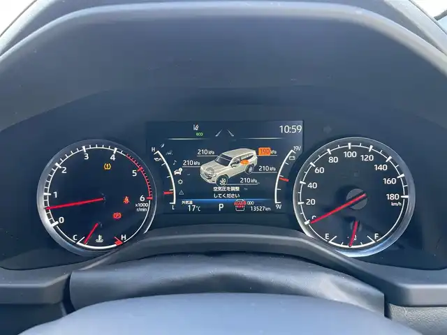 トヨタ ランドクルーザー GRスポーツ 栃木県 2024(令6)年 1.4万km プレシャスホワイトパール Toyota Safety Sense/・プリクラッシュセーフティ（歩行者［昼夜］・自転車運転者［昼］検知機能付衝突回避支援タイプ/ミリ波レーダー＋単眼カメラ方式）/・レーントレーシングアシスト［LTA］/・レーンディパーチャーアラート［LDA］/・ドライバー異常時対応システム/・レーダークルーズコントロール(全車速追従機能付)/・アダプティブハイビームアシスト［AHS］/・ロードサインアシスト［RSA］/・発進遅れ告知機能［TMN］/ブラインドスポットモニター［BSM］＋安心降車アシスト［SEA］＋後方車両接近告知＋周辺車両接近時サポート（通報提案機能）＋後方車両への接近警報＋セカンダリーコリジョンブレーキ（停車中後突対応）/パーキングサポートブレーキ/（前後方静止物・後方接近車両・後方歩行者）/パノラミックビューモニター（床下透過表示機能付）/マルチテレインモニター/電動デフロック/カラーヘッドアップディスプレイ/12.3インチHDディスプレイオーディオ（コネクティッドナビ対応）Plus/・TV（フルセグ）/・AppleCarPlay/AndroidAuto/・Bluetooth/JBLプレミアムサウンドシステム/（14スピーカー/12chオーディオアンプ）