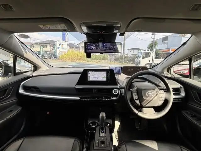 トヨタ プリウス X 熊本県 2024(令6)年 1.2万km シルバーメタリック ワンオーナー/モデリスタ17インチAW/社外ナビ(CN-HE02WD)/【フルセグTV/Bluetooth/CD/DVD】/バックカメラ/デジタルインナーミラー/ドライブレコーダー/コーナーセンサー/レーダークルーズコントロール/レーンキープアシスト/ブレーキホールド/LEDオートライト/ウィンカーミラー/プッシュスタート/ステアリングスイッチ/純正フロアマット/純正ドアバイザー/横滑り防止/盗難防止装置/保証書/取扱説明書