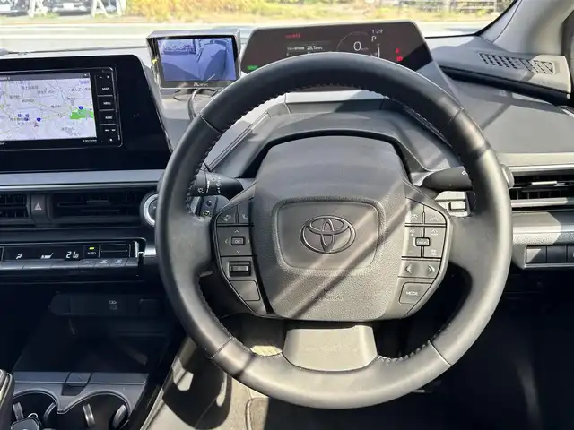 トヨタ プリウス X 熊本県 2024(令6)年 1.2万km シルバーメタリック ワンオーナー/モデリスタ17インチAW/社外ナビ(CN-HE02WD)/【フルセグTV/Bluetooth/CD/DVD】/バックカメラ/デジタルインナーミラー/ドライブレコーダー/コーナーセンサー/レーダークルーズコントロール/レーンキープアシスト/ブレーキホールド/LEDオートライト/ウィンカーミラー/プッシュスタート/ステアリングスイッチ/純正フロアマット/純正ドアバイザー/横滑り防止/盗難防止装置/保証書/取扱説明書