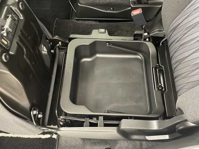 スズキ ソリオ HV MZ 沖縄県 2021(令3)年 1.7万km ピュアホワイトP 純正9インチナビ　/フルセグＴＶ　/DVD/Ｂｌｕｅｔｏｏｔｈ　/ＵＳＢ入力端子　/ＥＴＣ　/全方位モニター　/両側パワースライドドア　/クルーズコントロール　/シートヒーター　/オートライト　/ＬＥＤヘッドライト/電格ミラー　/コーナーセンサー　/スマートキー/プッシュスタート/純正フロアマット/純正15インチアルミホイール