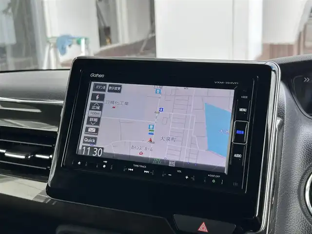 ホンダ Ｎ ＢＯＸ カスタム G EX ホンダセンシング 静岡県 2019(令1)年 1.9万km プラチナホワイトパール ホンダセンシング/・衝突軽減ブレーキ/・誤発進抑制機能/・アダクティブクルーズコントロール/・歩行者事故低減ステアリング/・先行車発進お知らせ機能/・車線維持支援システム/・オートハイビーム/・標識認識機能/・路外逸脱抑制機能/純正SDナビ/（FM/AM/CD/DVD/Bluetooth）/プッシュスタート/片側電動スライドドア/バックカメラ/オートライト/オートハイビーム/ビルトインETC/純正14AW/LEDヘッドライト/ウィンカーミラー/電動格納ミラー