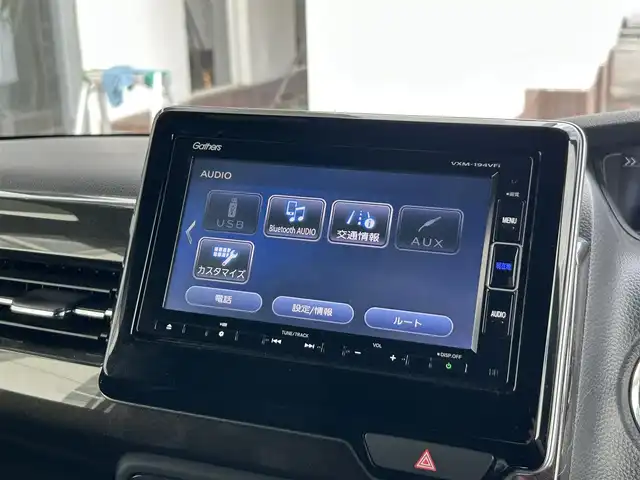 ホンダ Ｎ ＢＯＸ カスタム G EX ホンダセンシング 静岡県 2019(令1)年 1.9万km プラチナホワイトパール ホンダセンシング/・衝突軽減ブレーキ/・誤発進抑制機能/・アダクティブクルーズコントロール/・歩行者事故低減ステアリング/・先行車発進お知らせ機能/・車線維持支援システム/・オートハイビーム/・標識認識機能/・路外逸脱抑制機能/純正SDナビ/（FM/AM/CD/DVD/Bluetooth）/プッシュスタート/片側電動スライドドア/バックカメラ/オートライト/オートハイビーム/ビルトインETC/純正14AW/LEDヘッドライト/ウィンカーミラー/電動格納ミラー