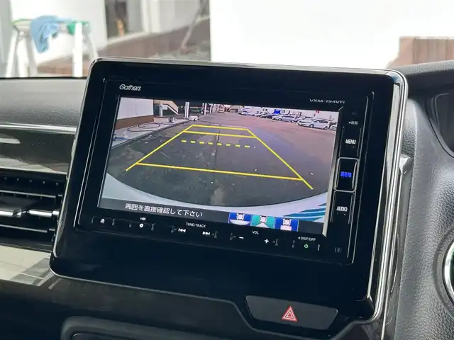 ホンダ Ｎ ＢＯＸ カスタム G EX ホンダセンシング 静岡県 2019(令1)年 1.9万km プラチナホワイトパール ホンダセンシング/・衝突軽減ブレーキ/・誤発進抑制機能/・アダクティブクルーズコントロール/・歩行者事故低減ステアリング/・先行車発進お知らせ機能/・車線維持支援システム/・オートハイビーム/・標識認識機能/・路外逸脱抑制機能/純正SDナビ/（FM/AM/CD/DVD/Bluetooth）/プッシュスタート/片側電動スライドドア/バックカメラ/オートライト/オートハイビーム/ビルトインETC/純正14AW/LEDヘッドライト/ウィンカーミラー/電動格納ミラー