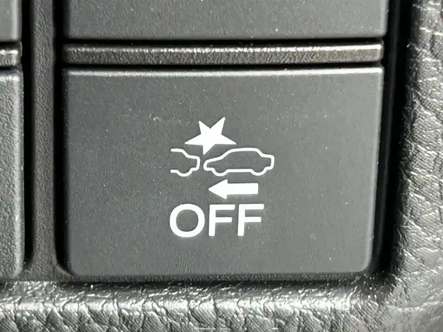 ホンダ Ｎ ＢＯＸ カスタム G EX ホンダセンシング 静岡県 2019(令1)年 1.9万km プラチナホワイトパール ホンダセンシング/・衝突軽減ブレーキ/・誤発進抑制機能/・アダクティブクルーズコントロール/・歩行者事故低減ステアリング/・先行車発進お知らせ機能/・車線維持支援システム/・オートハイビーム/・標識認識機能/・路外逸脱抑制機能/純正SDナビ/（FM/AM/CD/DVD/Bluetooth）/プッシュスタート/片側電動スライドドア/バックカメラ/オートライト/オートハイビーム/ビルトインETC/純正14AW/LEDヘッドライト/ウィンカーミラー/電動格納ミラー